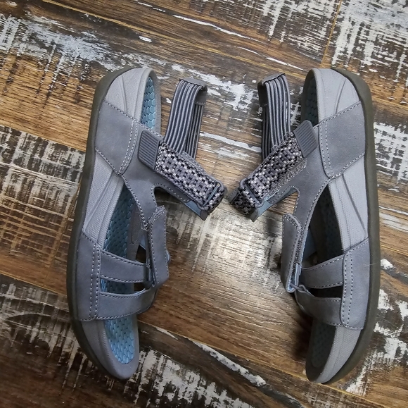 Baretraps grey sandles size 6.5 - Picture 3 of 5